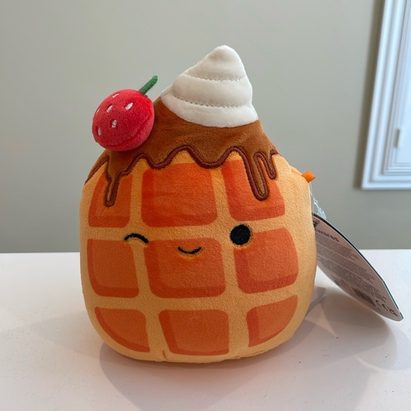 NWT 5” Weaver the Strawberry Topped Waffle 🧇 🍓 Squishmallow - Picture 1 of 5